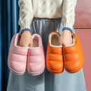Pantufa Impermeável de Pelúcia SoftStep™ – Solado Antiderrapante para Casa e Jardim